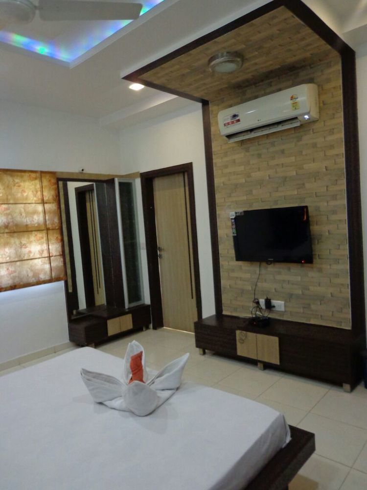 10 Blossoms Hospitality Services Ahmedabad Exteriör bild