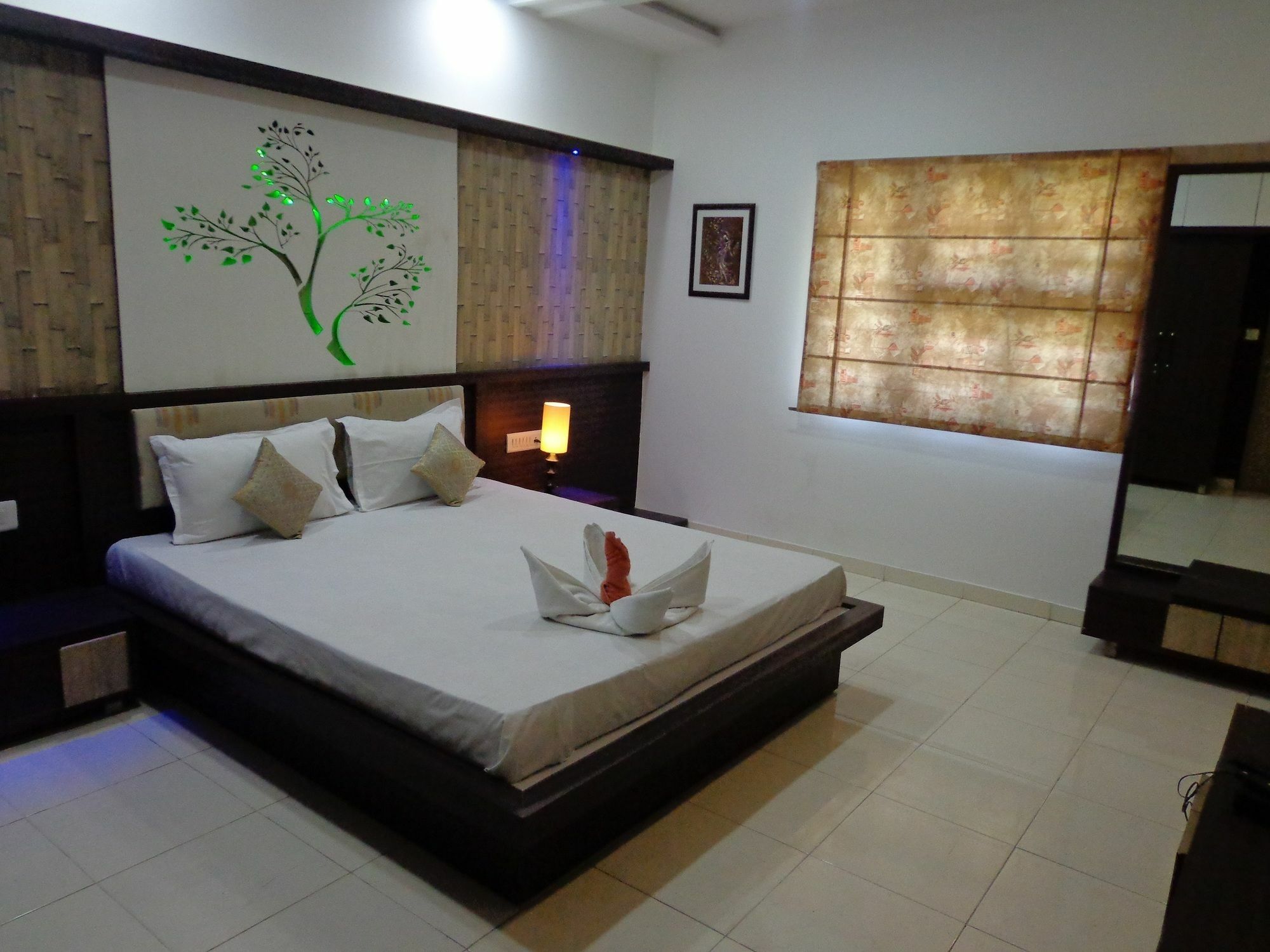 10 Blossoms Hospitality Services Ahmedabad Exteriör bild